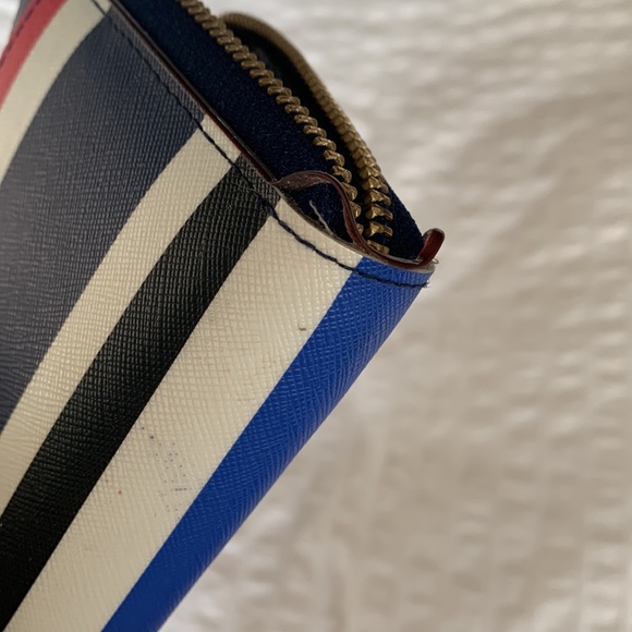 Kate Spade Zip around wallet - Picture 3 of 4